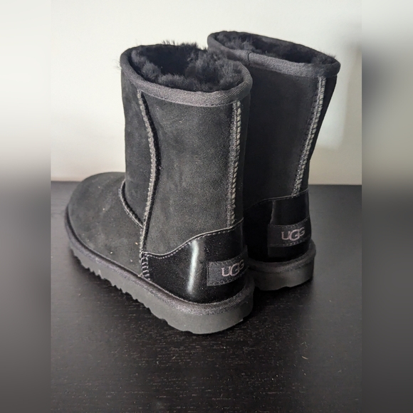 Ugg Classic Boot size 1 - Picture 3 of 8